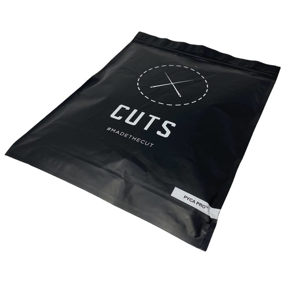 Cuts Clothing Men's Elongated Crew Neck Signature Fit Tee T-Shirt in Black - Picture 9 of 9